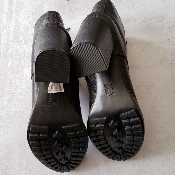 Naturalizer Callie Lace-Up Leather Ankle Boot - Picture 6 of 7